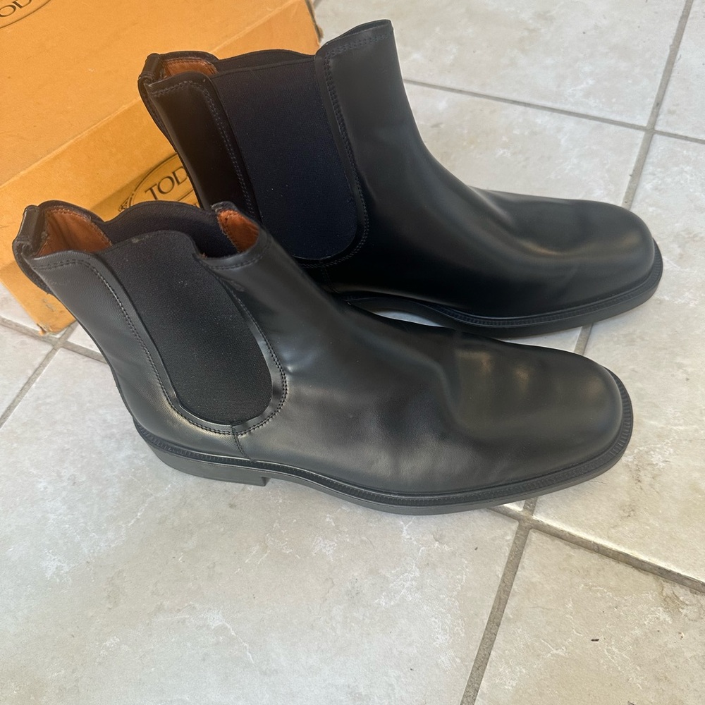 Men’s Tod's Black Leather boots size 7.
